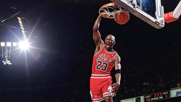 130304111055-jordan-lebron-dunk-single-image-cut.jpg